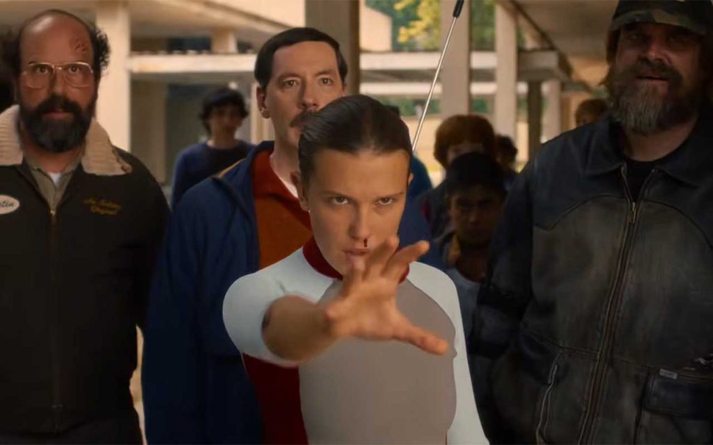 Eleven aka Millie Bobby Brown Membuka Pintu The Upside Down